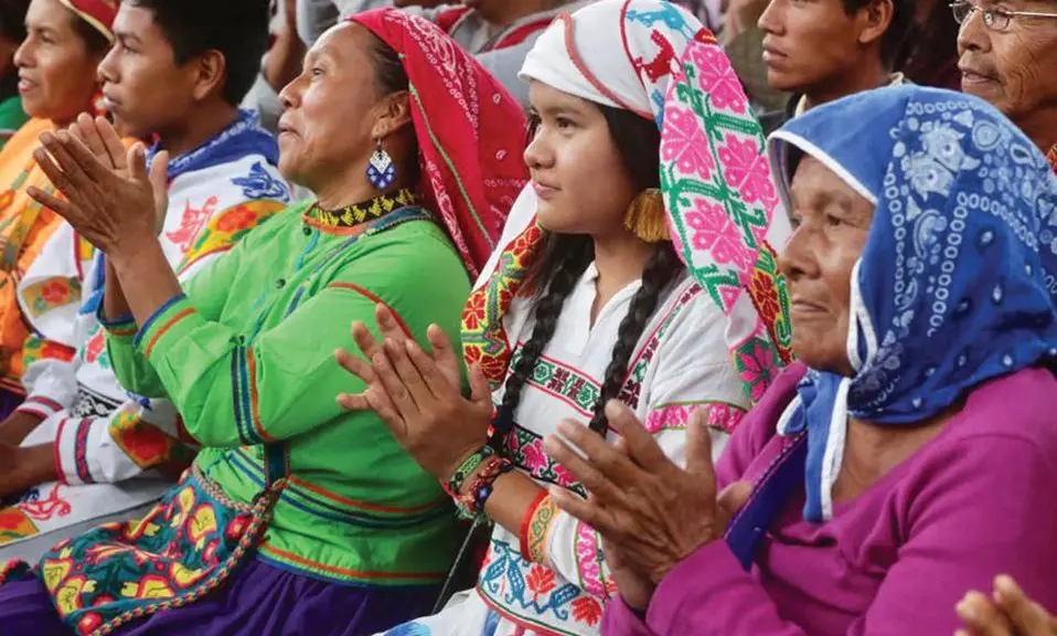 mujeres-indigenas-pueblo-wixarika-participantes-958x576