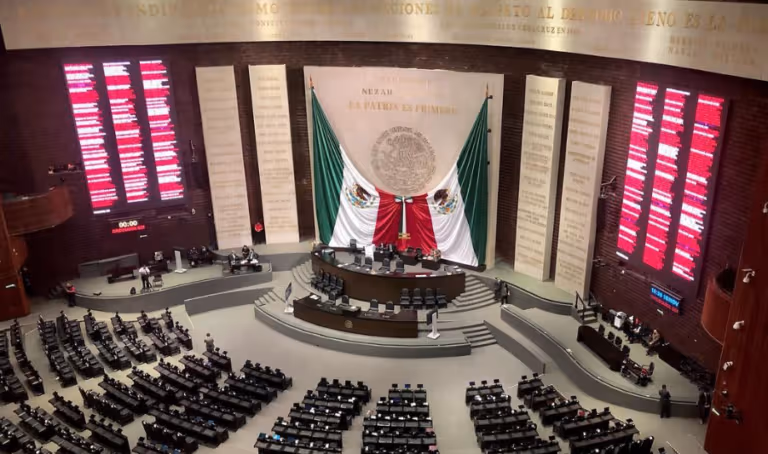 Guardan-minutro-de-silencio-congreso-de-la-union