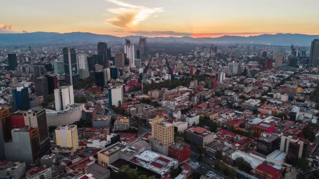amlo-arremete-contra-los-chilangos-etiqueta-a-la-cdmx-como-la-mas-conservadora-y-sede-de-los-fifis
