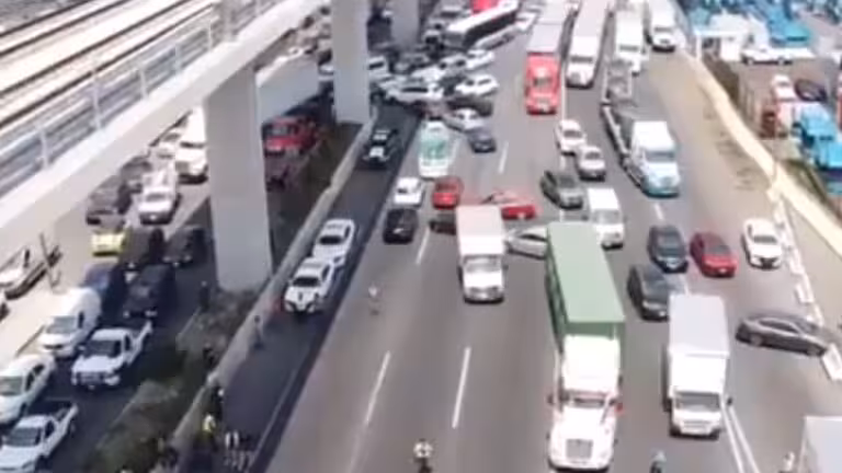 bloquean-carretera-mexico-toluca-inconformes-exigen-repetir-elecciones-en-ocoyoacac