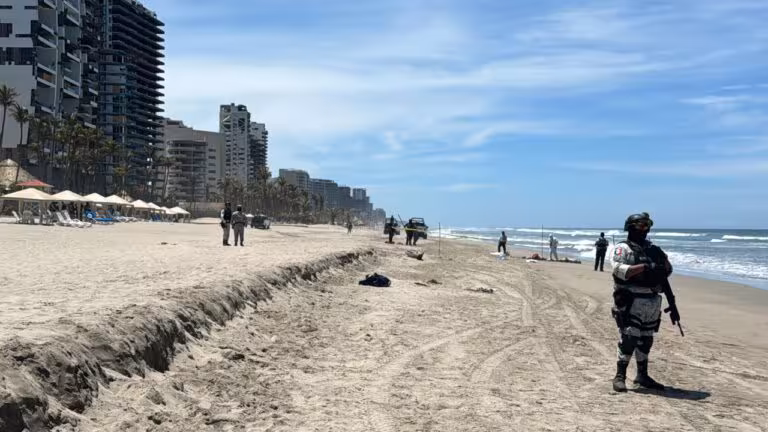 localizan-dos-cuerpos-maniatados-en-playa-revolcadero-en-zona-diamante-de-acapulco