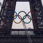 los-anillos-olimpicos-ya-lucen-en-la-torre-eiffel