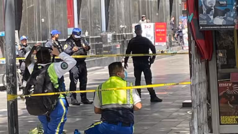 muere-hombre-al-caer-de-sexto-piso-de-edificio-de-sears-frente-a-bellas-artes