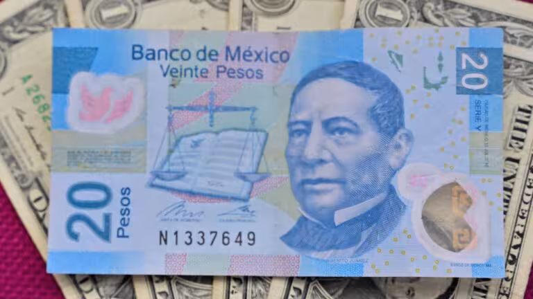 peso-mexicano-se-fortalece-y-se-cotiza-en-18-22-por-dolar