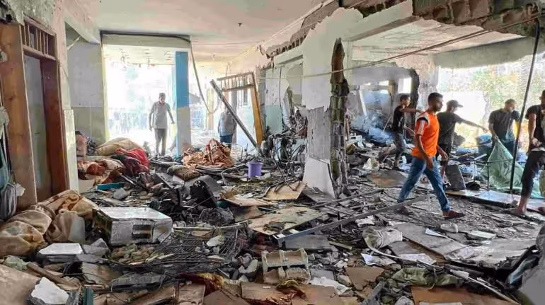 al_menos_30_muertos_en_un_ataque_israeli_a_un_hospital_de_campana_en_gaza