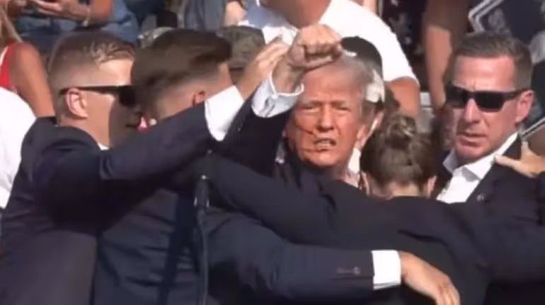 evacuan_mitin_de_trump_grupo_de_personas_agreden_a_periodistas