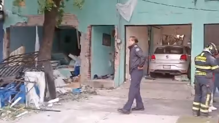 explosion-por-acumulacion-de-gas-en-casa-de-benito-juarez-deja-dos-perritos-lesionados