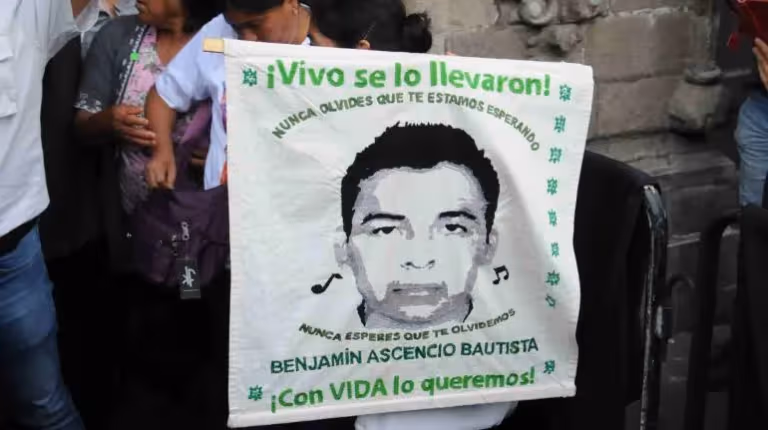juez_desecha_amparo_de_expolicia_implicado_en_la_desaparicion_de_normalistas_de_ayotzinapa