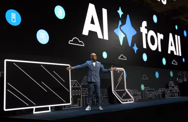 ▲ Benjamin Braun, Director de Marketing de Samsung Europa, destaca la inteligencia artificial para todos en el escenario de IFA 2024.  