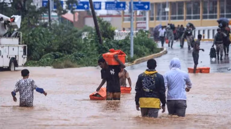 amlo_destaca_rescate_en_acapulco_y_lamenta_muerte_de_ocho_personas_tras_paso_de_john