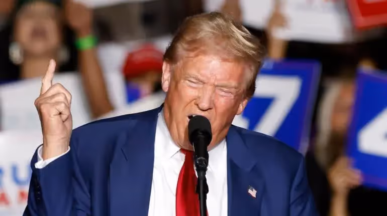 trumpasalvotrastiroteoenmaralago