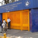 cch-naucalpan-joven-navaja-profesor_1348