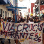 Migrantes recrean un viacrucis para visibilizar la crisis migratoria en el sur de México