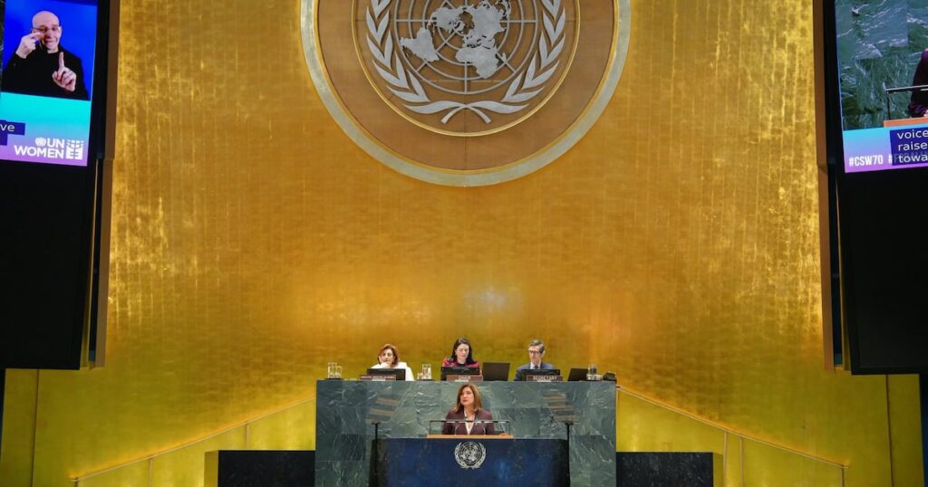 76f41764d0774352b98edcb20d2dc216