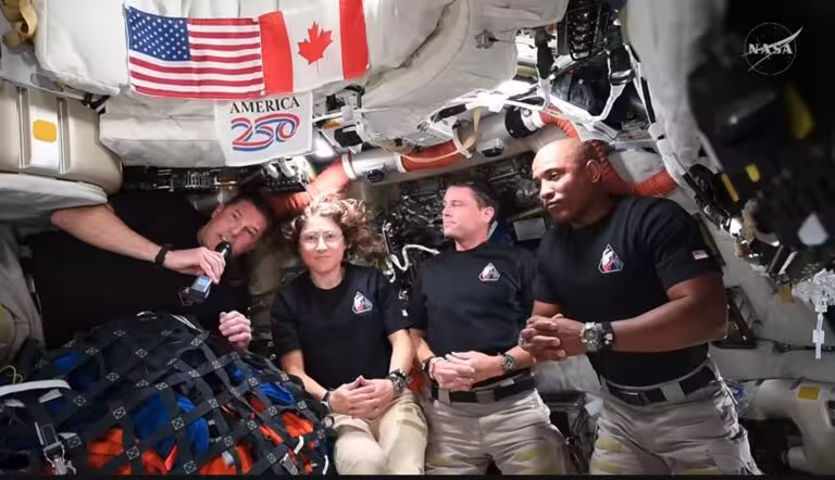 Astronautas de Artemis II relatan a Trump su paso por el lado oscuro de la luna