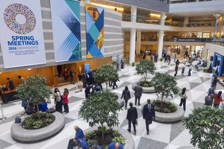 El FMI y el BM se reúnen en plena incertidumbre por el cierre del estrecho de Ormuz