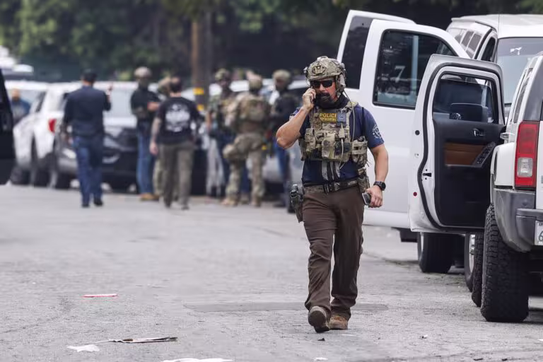 Trump destina más de 250 millones de dólares para pagar a policías que arresten migrantes