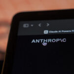 Demandan a Anthropic por supuestamente inflar los lÌmites de sus planes premium de IA